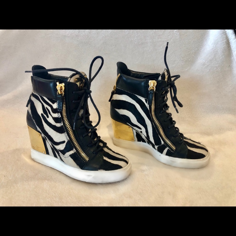 Giuseppe Zanotti
Zebra Print Wedges